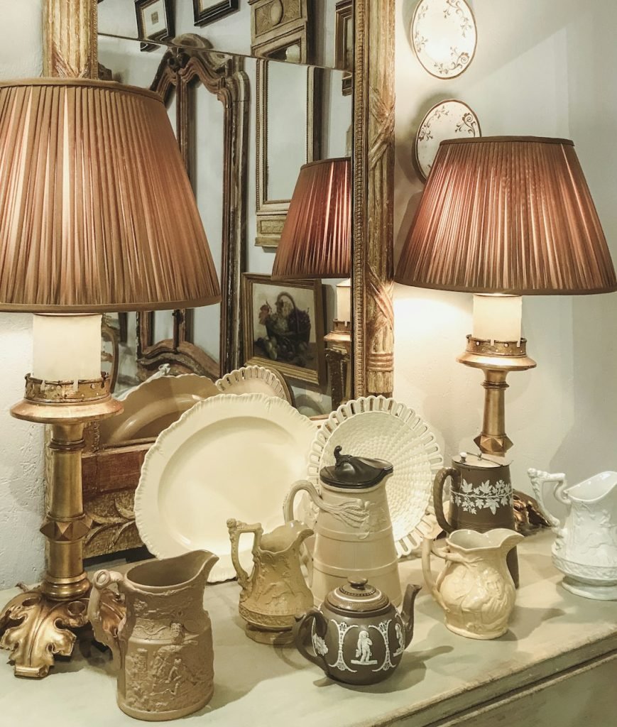 Mastering the First Impression: Your intriguing post title goes here a-table-topped-with-a-mirror-and-two-lamps-gvkl2q39yx4